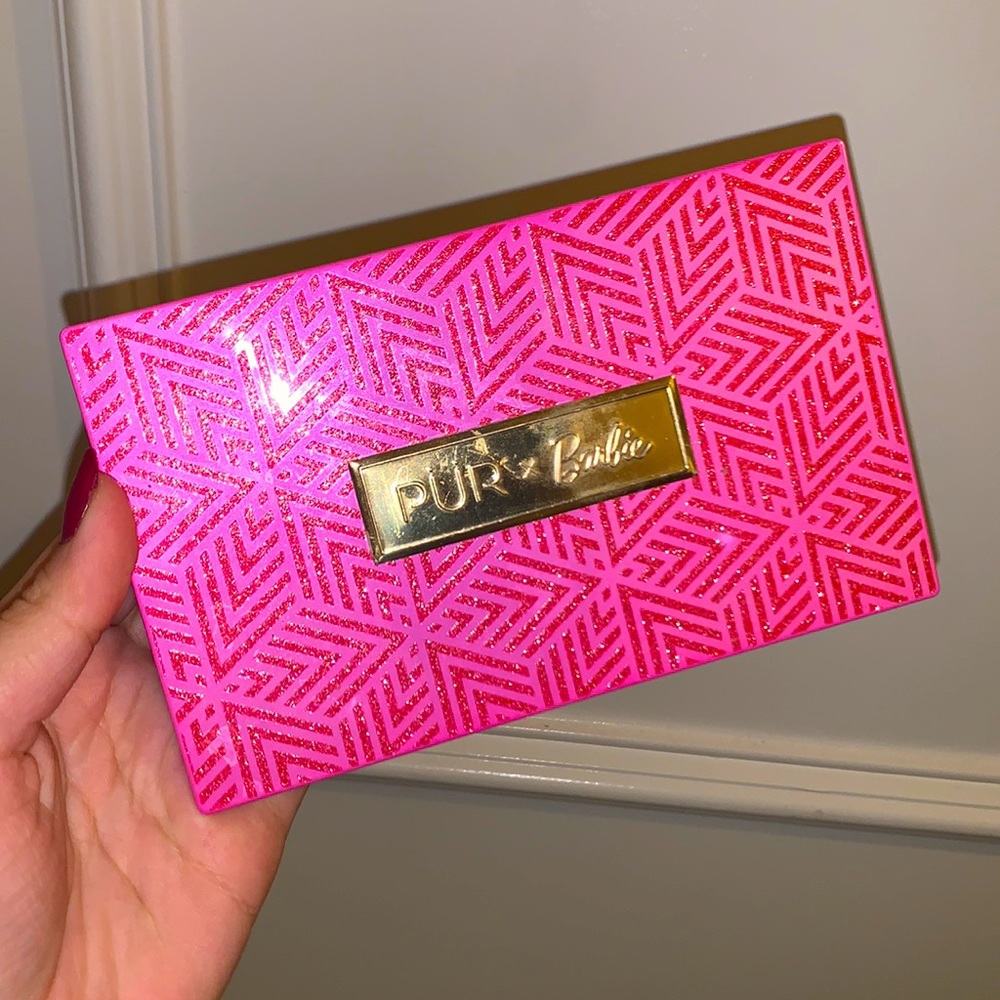 Pur pür X Barbie Endless Possibilities II Signature 15-Piece Eyeshadow Palette